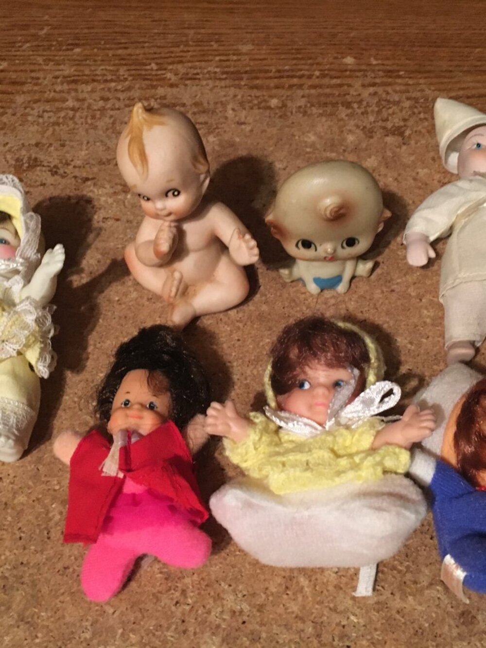 LOT OF 7 SMALL BABY DOLLS KEWPIE MATTEL SHOE BABY 1965 UD DOLL CO JOINTED